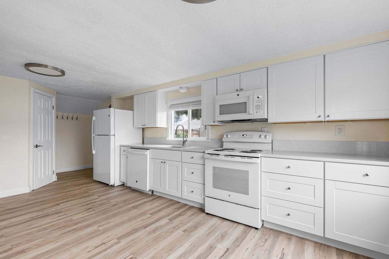 530 Ne 5th St - Photo 3 of 22