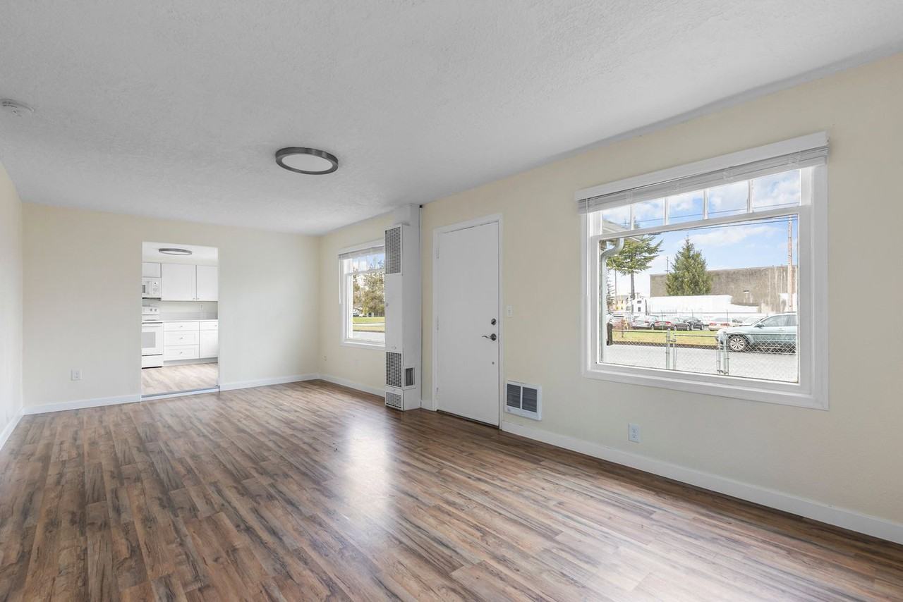 530 Ne 5th St - Photo 6 of 22