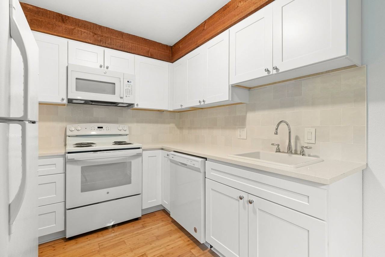 6780 Sw Canyon Ter #3 - Photo 2 of 18