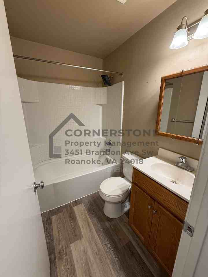 602 Day Ave Sw #6 - Photo 2 of 8