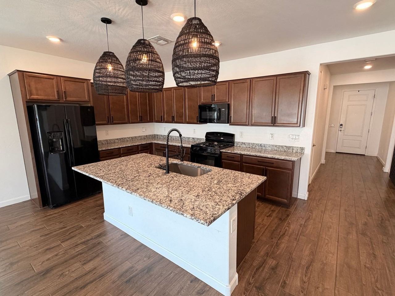 9948 E Thornbush Ave - Photo 4 of 25