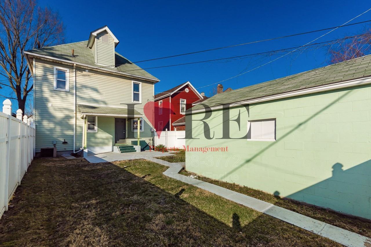 158 Dakota Ave - Photo 3 of 42