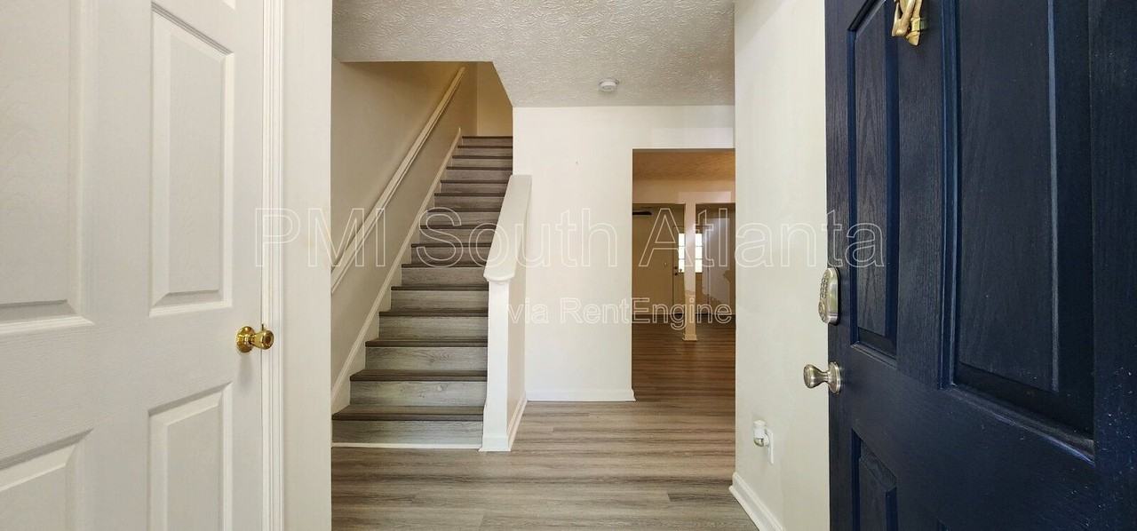 3021 Waldrop Cir - Photo 3 of 36