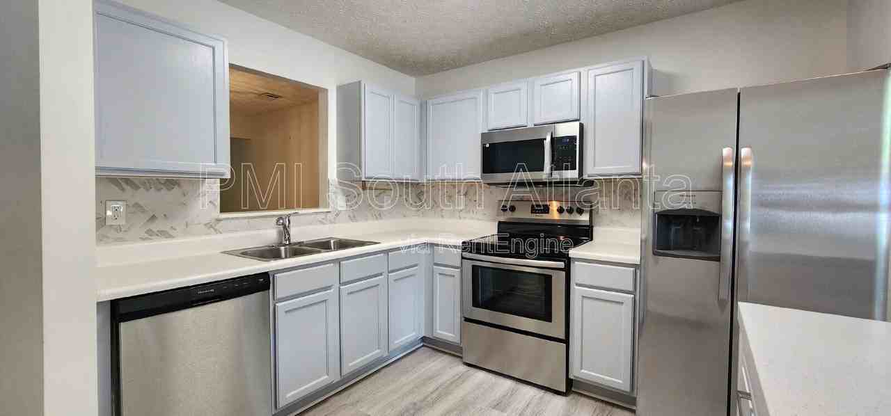 3021 Waldrop Cir - Photo 4 of 36