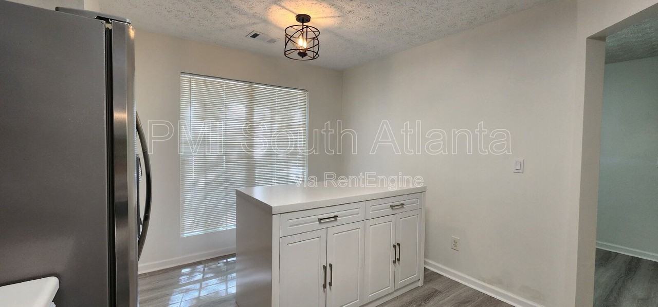 3021 Waldrop Cir - Photo 6 of 36