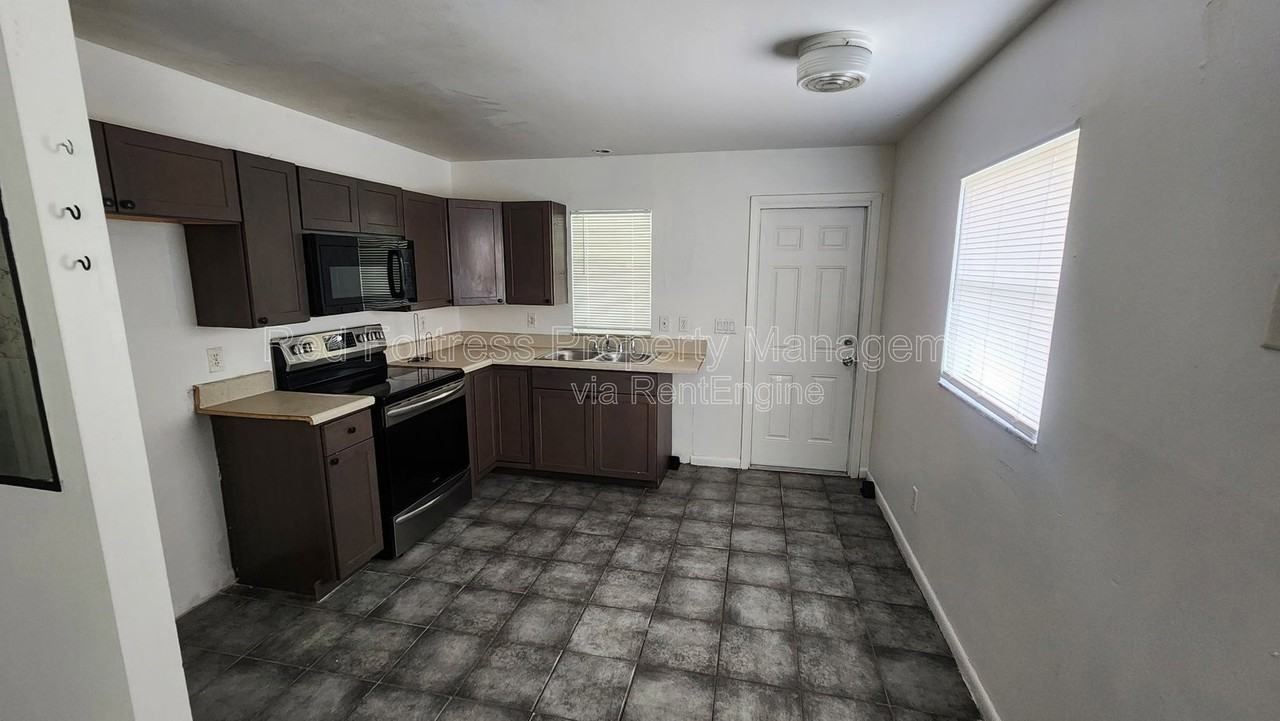 19095 Holly Rd - Photo 2 of 6