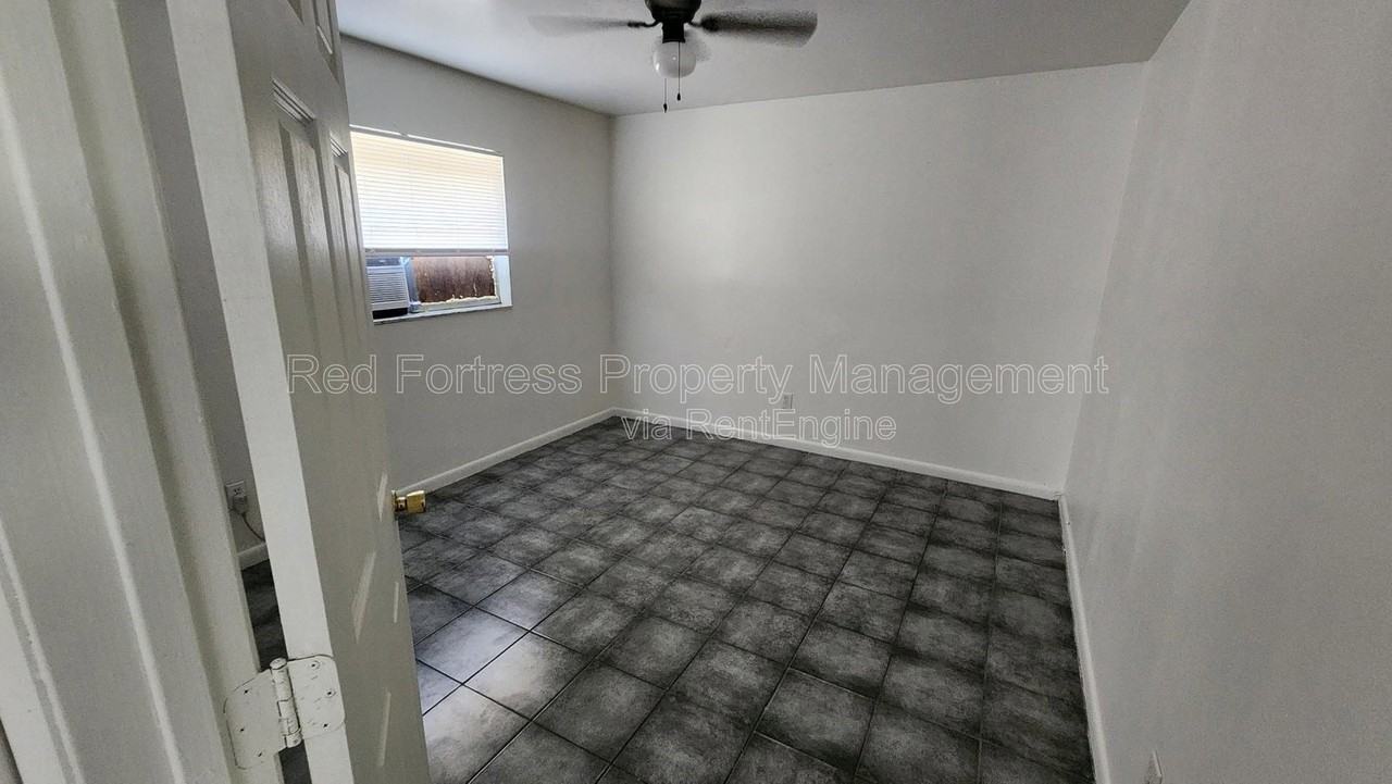 19095 Holly Rd - Photo 4 of 6