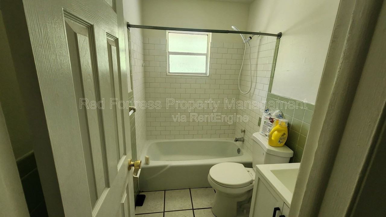 19095 Holly Rd - Photo 5 of 6