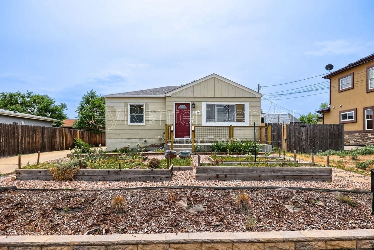2226 W Baltic Pl - Photo 3 of 23