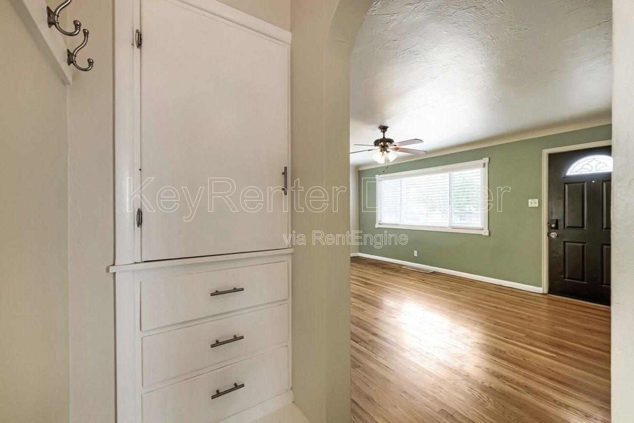 2226 W Baltic Pl - Photo 4 of 23