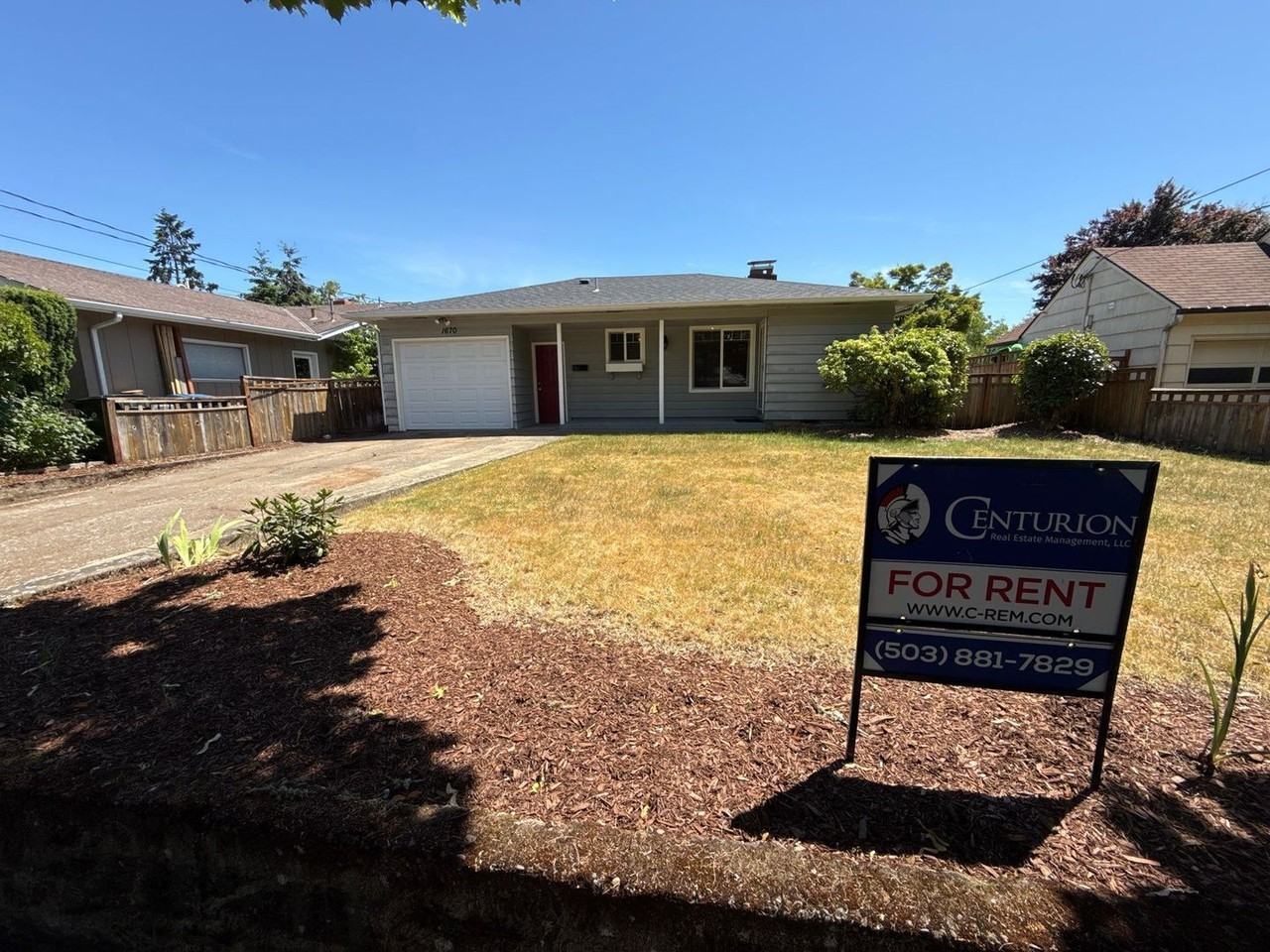 1670 Yew St Se - Photo 2 of 33