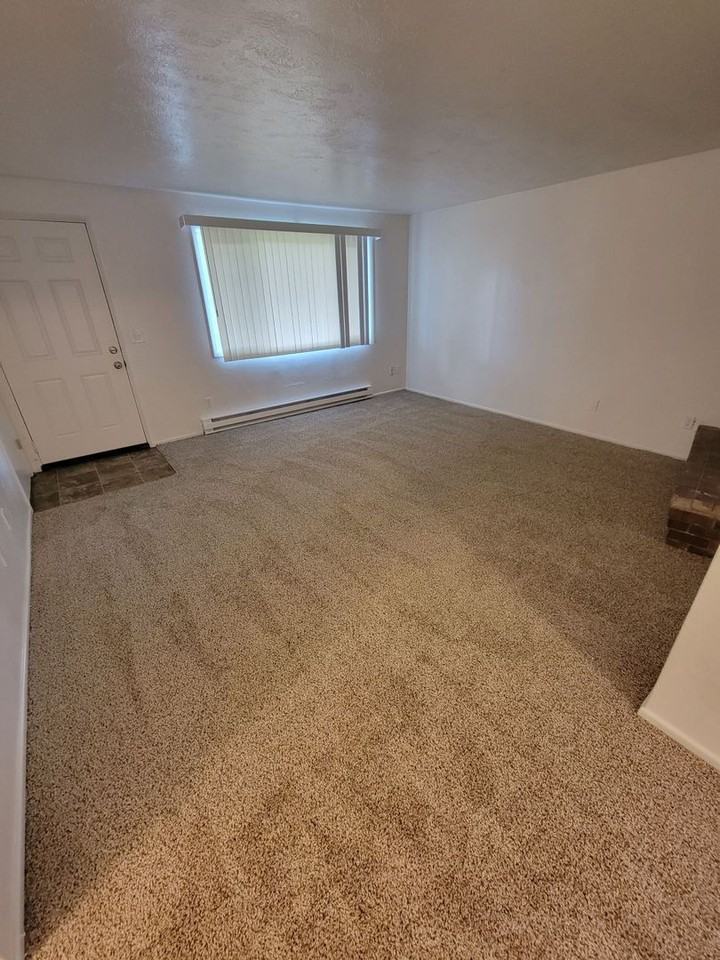 3879 Iberis St Ne - Photo 5 of 16