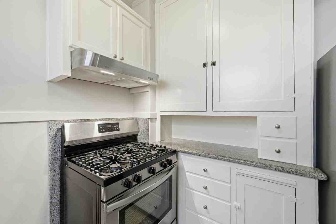 1550 Hayes St #1 - Photo 5 of 31