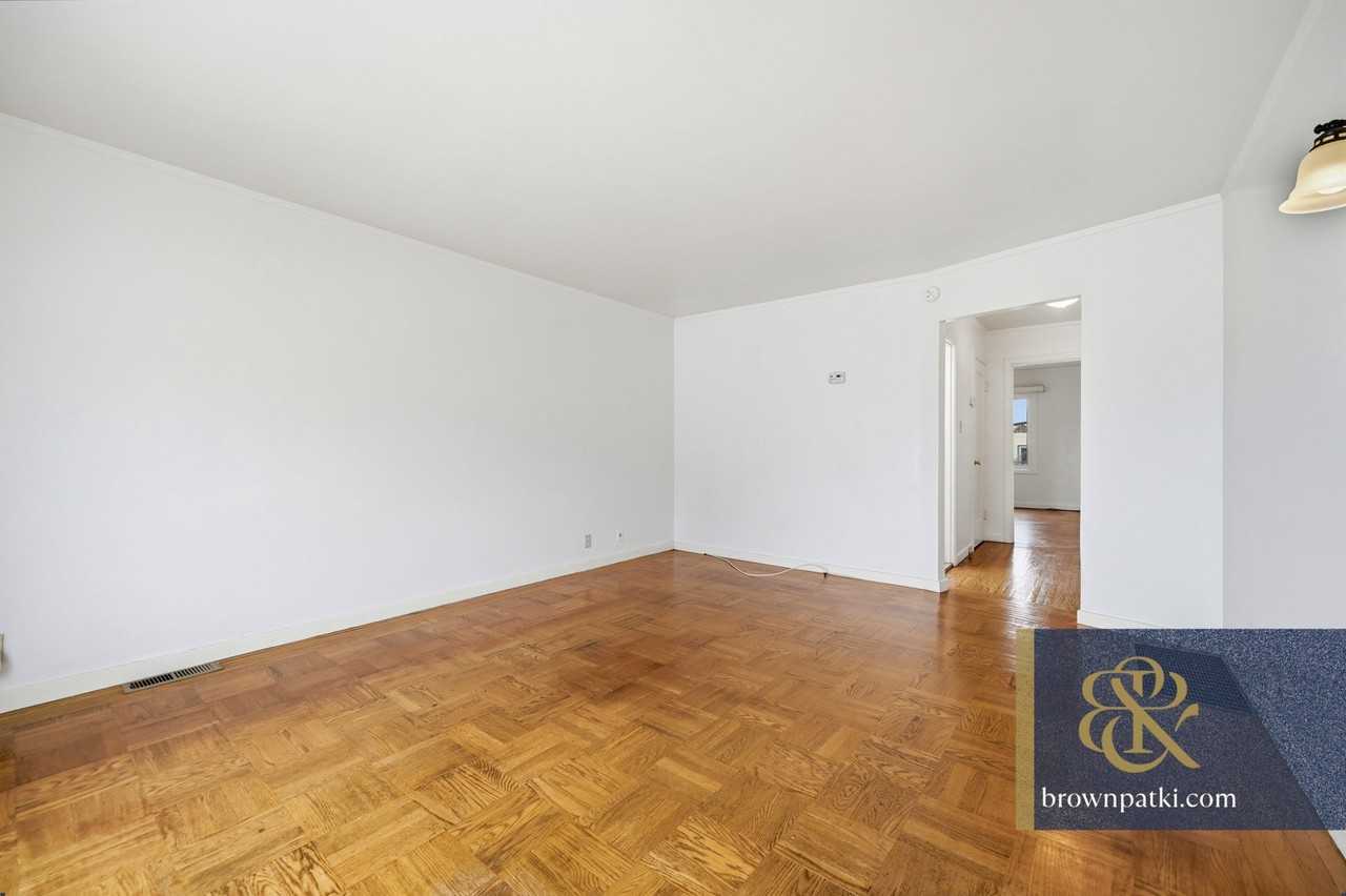 320 Bridgeview Dr - Photo 5 of 23