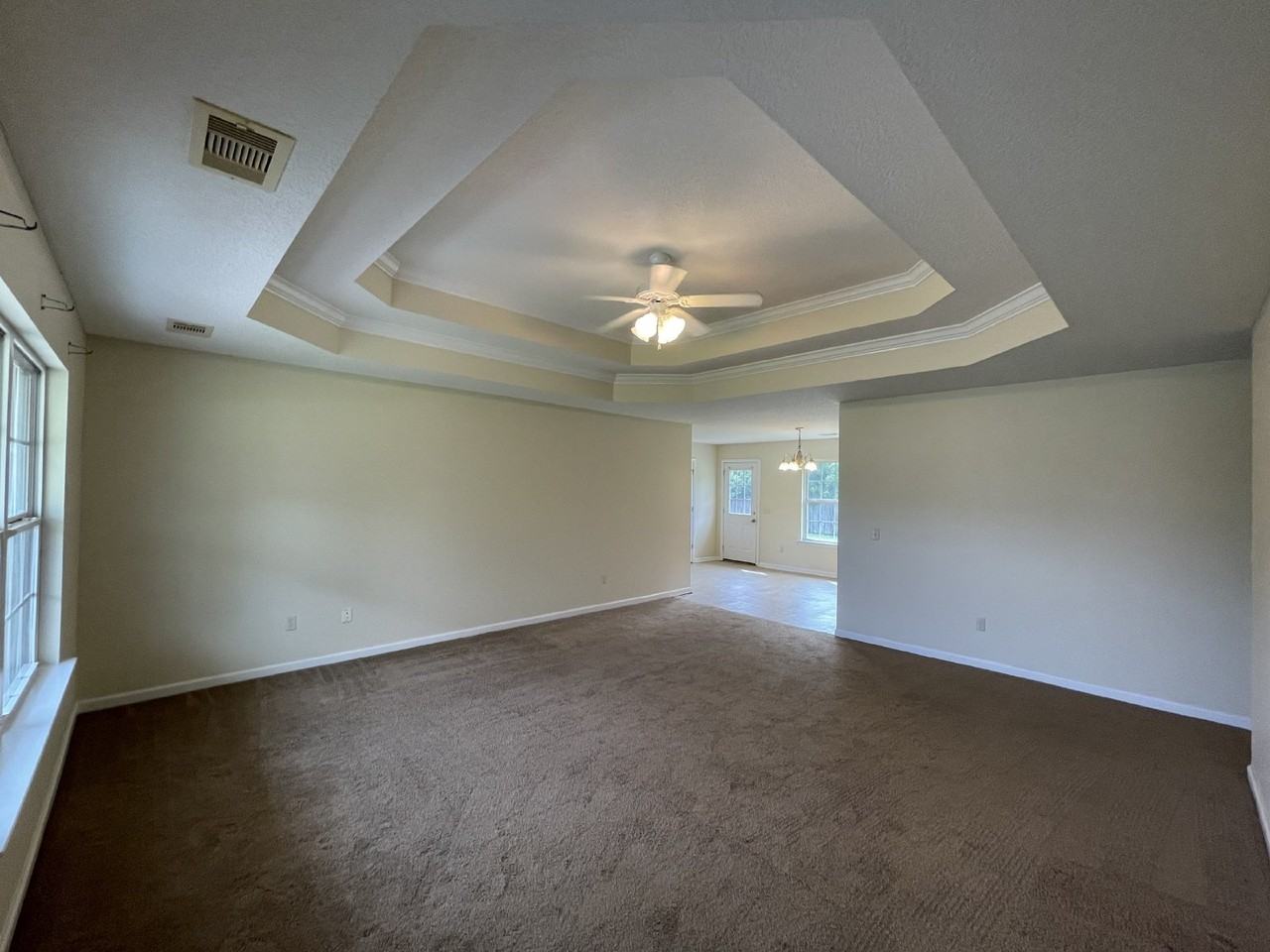 261 Winchester Way Se - Photo 3 of 14