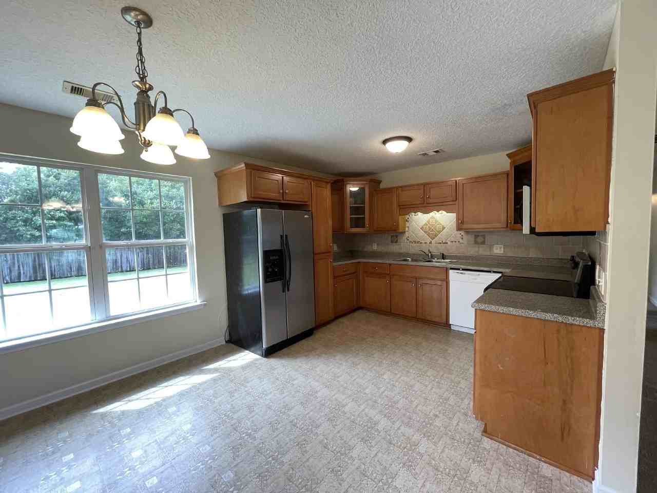 261 Winchester Way Se - Photo 4 of 14