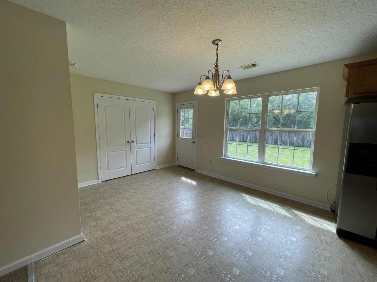 261 Winchester Way Se - Photo 5 of 14