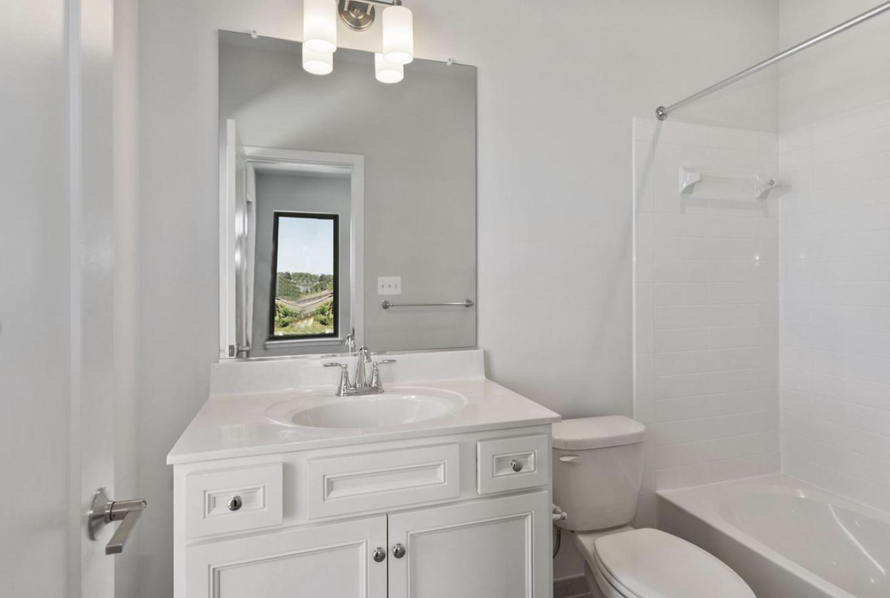872 Thompson Cres - Photo 7 of 18