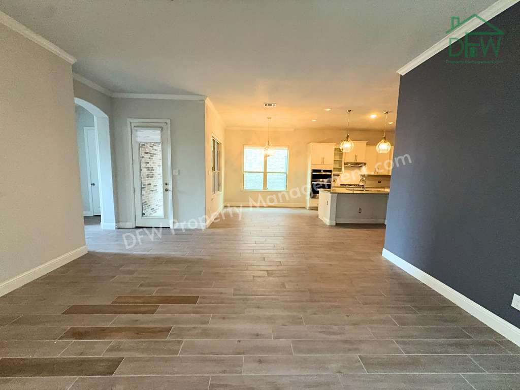 302 Julia Ln - Photo 4 of 33