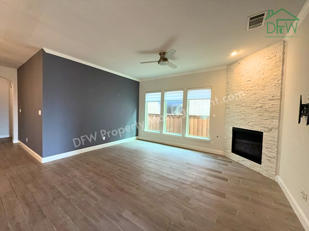 302 Julia Ln - Photo 5 of 33