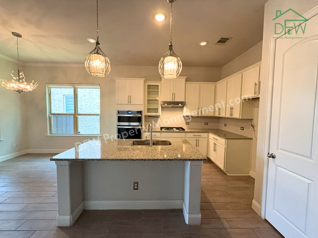 302 Julia Ln - Photo 6 of 33