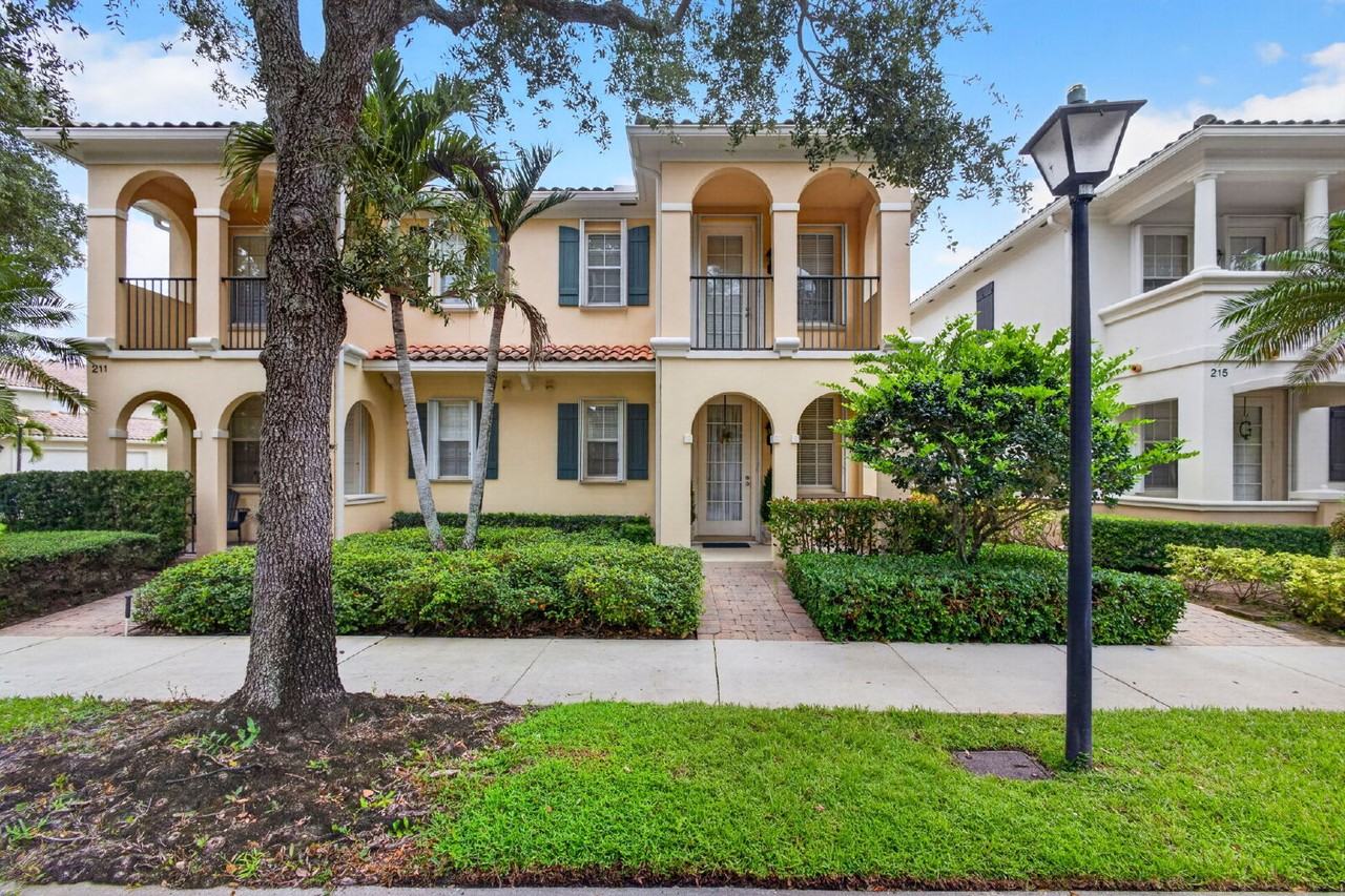 213 Barcelona Dr - Photo 3 of 50