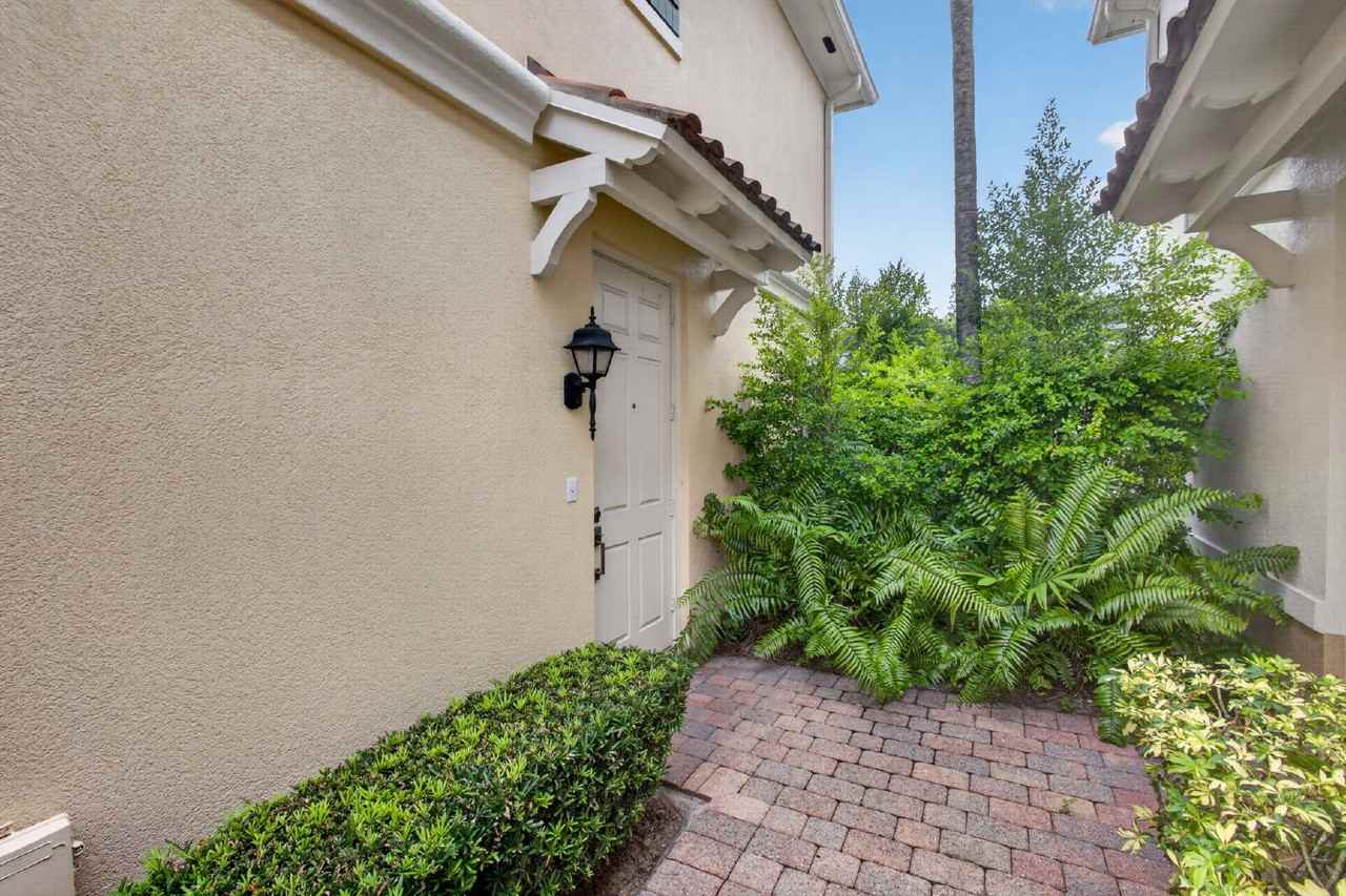 213 Barcelona Dr - Photo 7 of 50