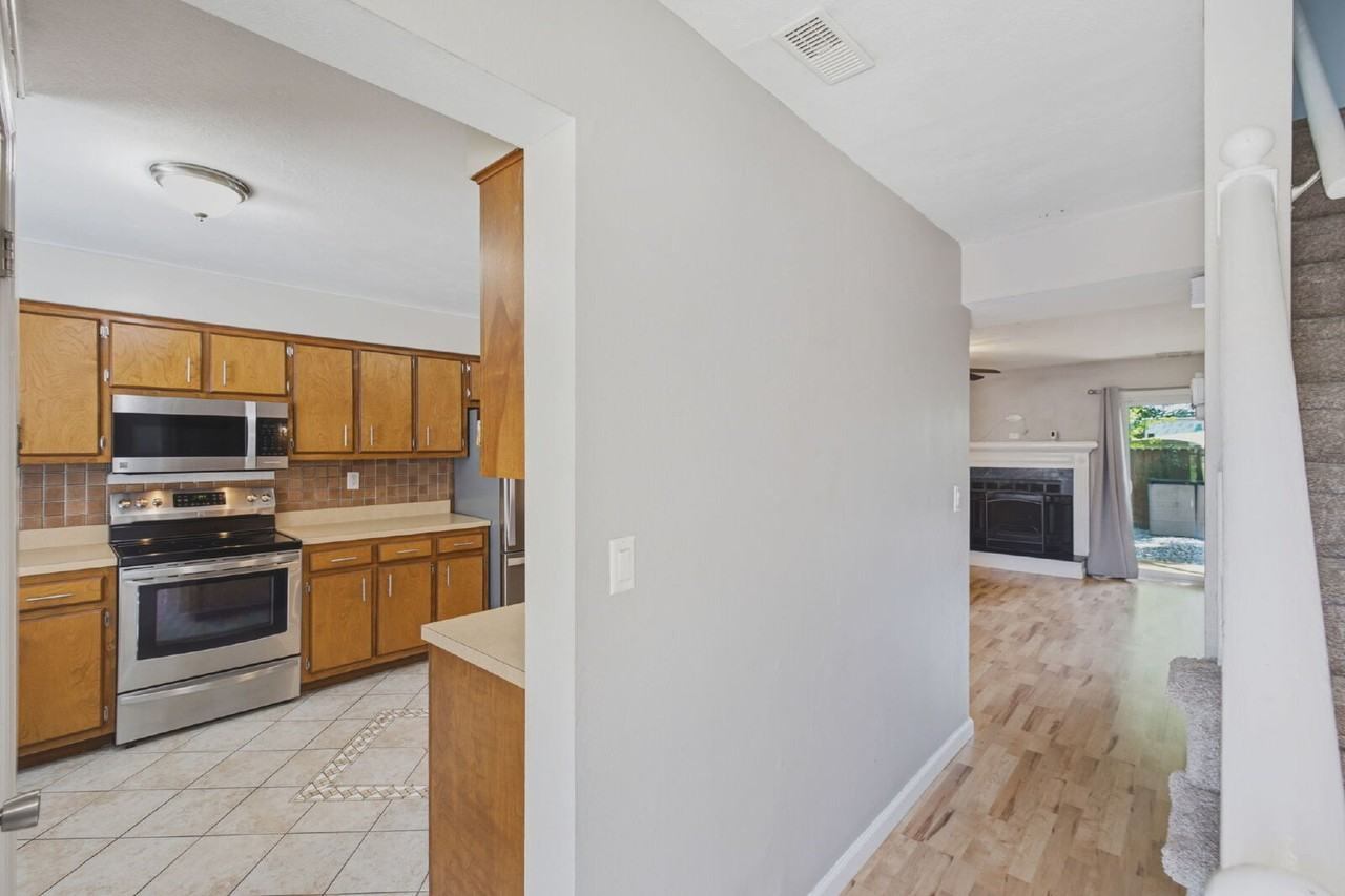 5475 Davis Way - Photo 3 of 33