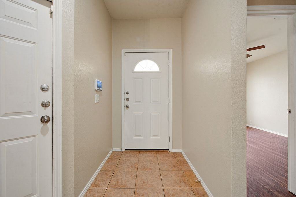 8420 Silverbell Ln - Photo 4 of 26