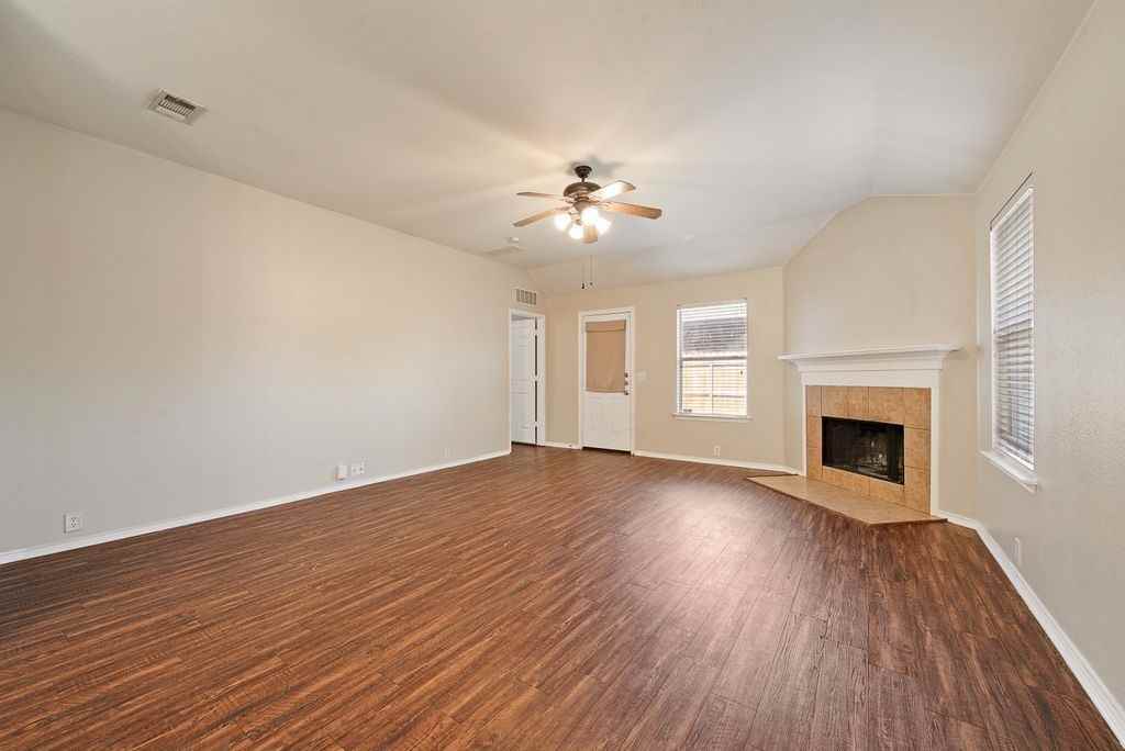 8420 Silverbell Ln - Photo 6 of 26