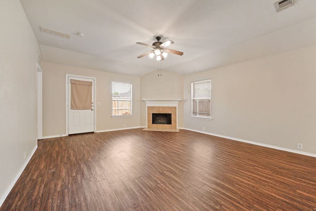 8420 Silverbell Ln - Photo 7 of 26