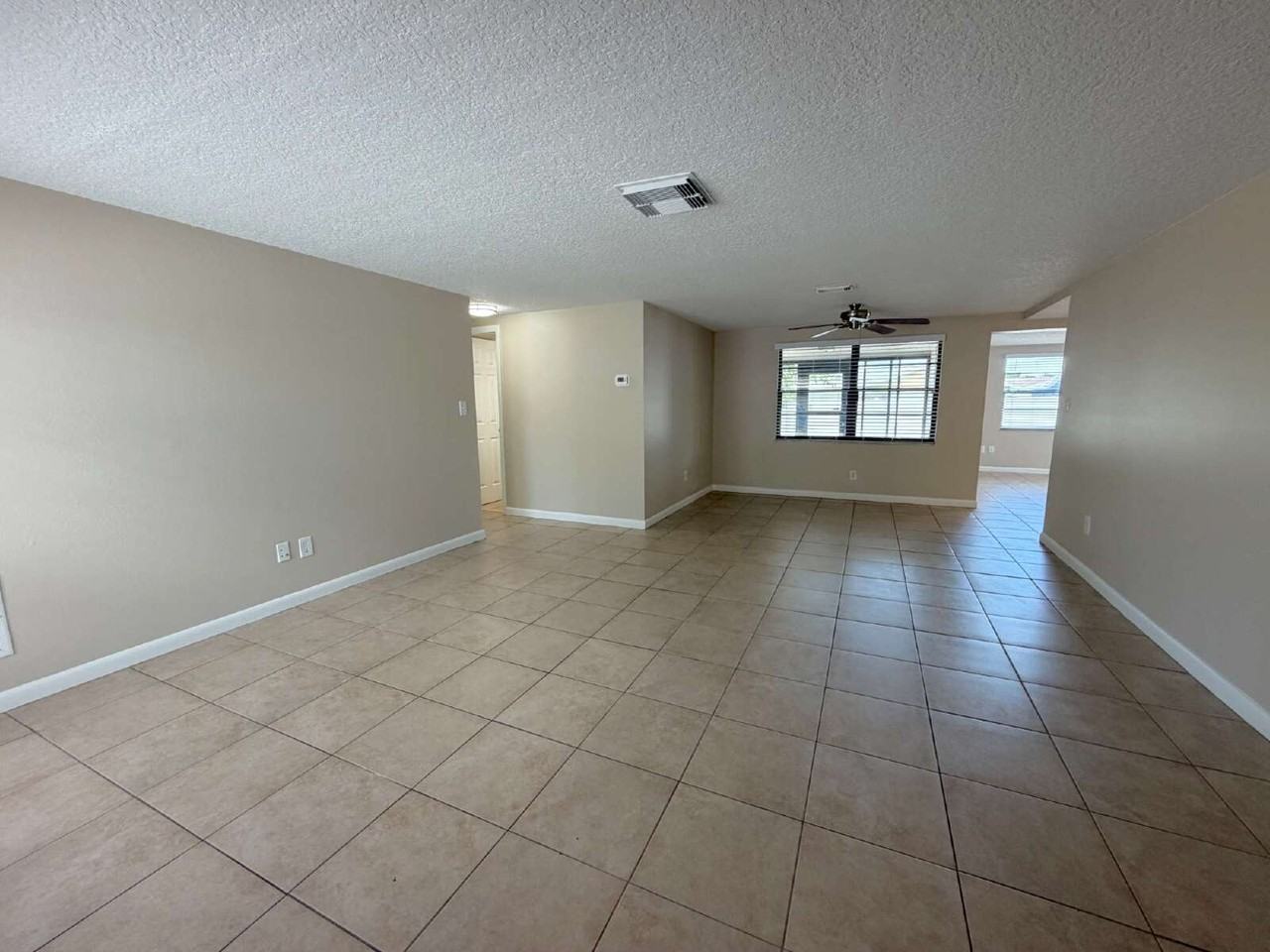 7421 Isle Dr - Photo 5 of 27