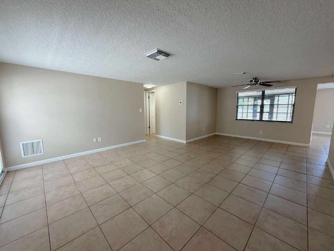7421 Isle Dr - Photo 6 of 27