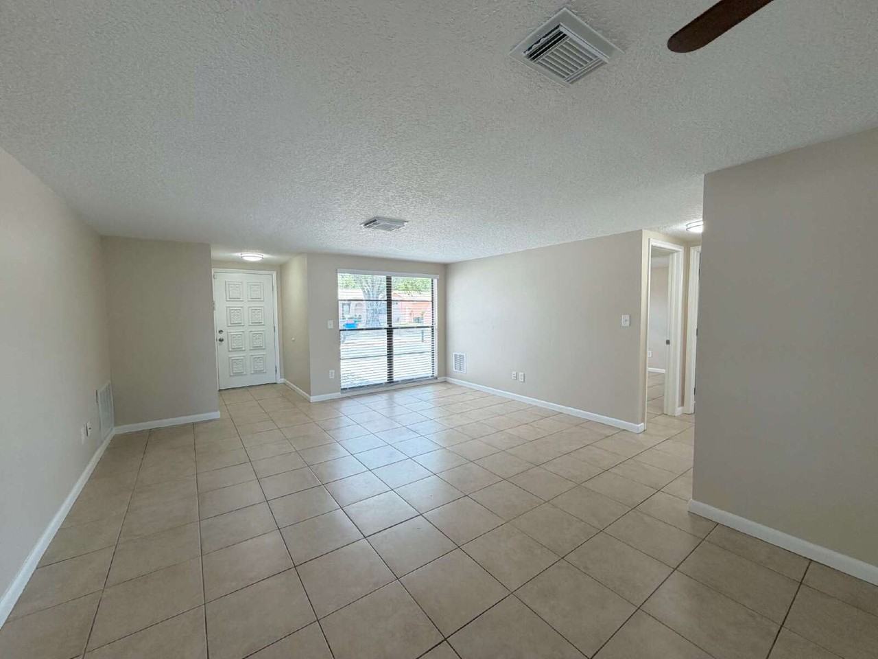 7421 Isle Dr - Photo 7 of 27