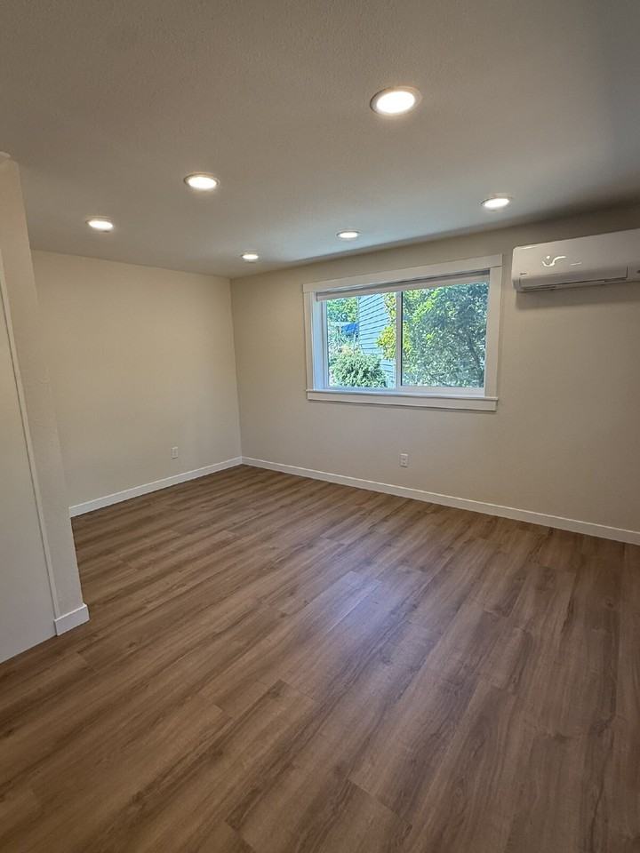 22834 135th Ave Se #B - Photo 4 of 11