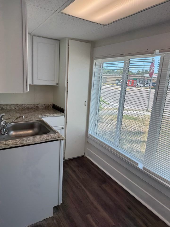 3525 14th St W - Photo 4 of 6