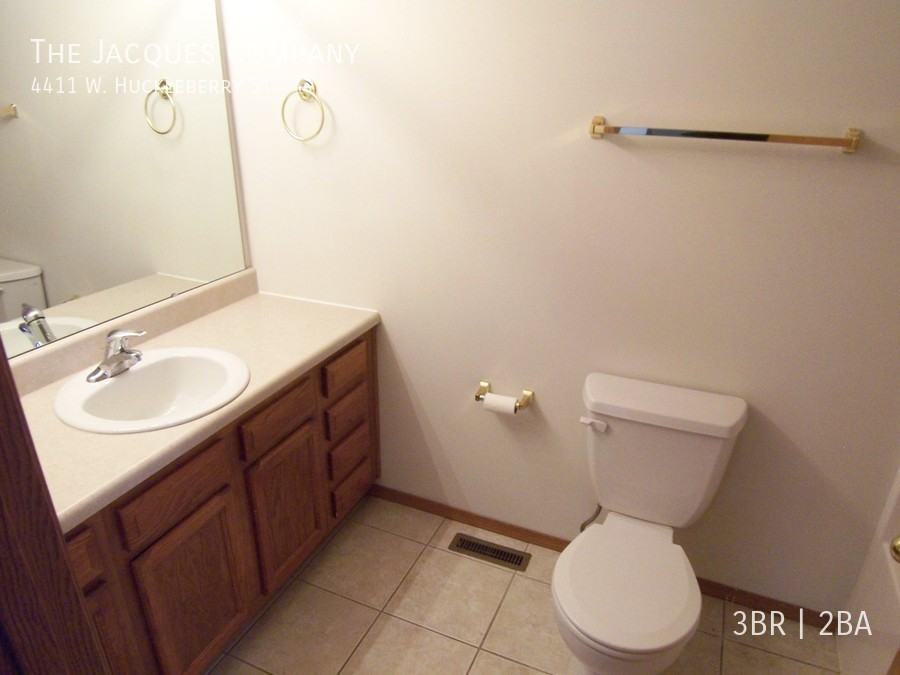 4411 W Huckleberry St - Photo 2 of 11