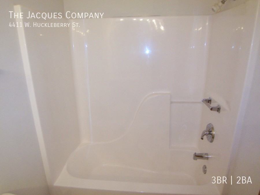 4411 W Huckleberry St - Photo 3 of 11