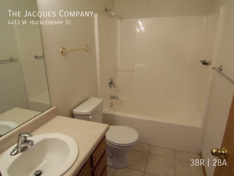 4411 W Huckleberry St - Photo 5 of 11