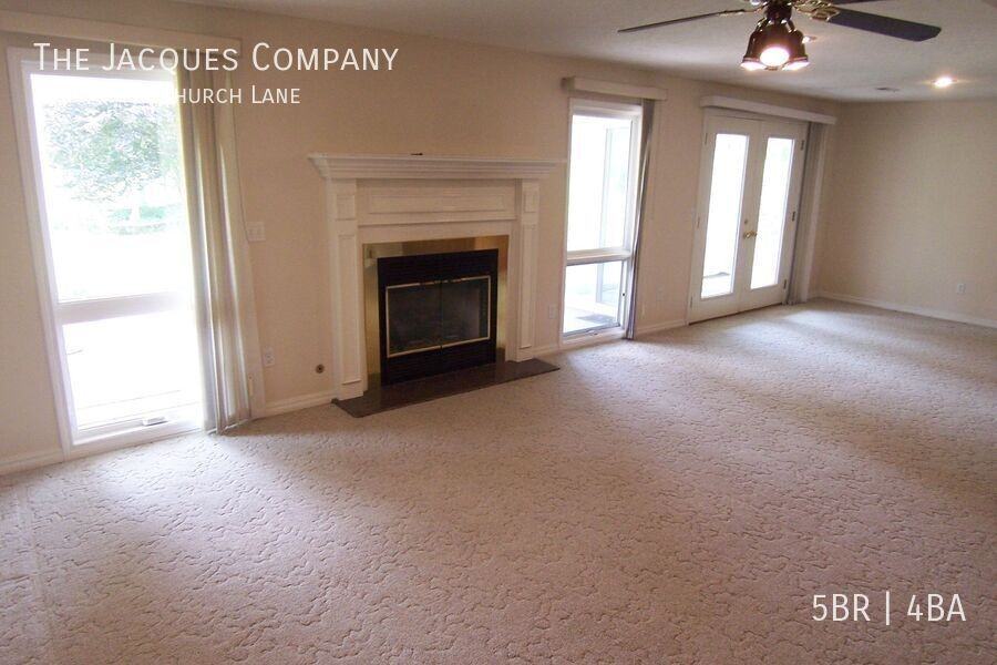 1450 N Fenchurch Ln - Photo 4 of 23