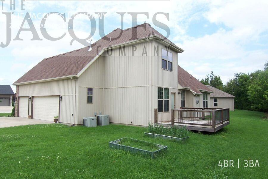2854 E Meadow St - Photo 3 of 19