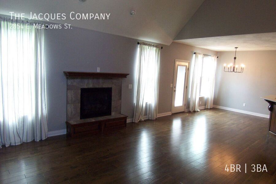 2854 E Meadow St - Photo 4 of 19