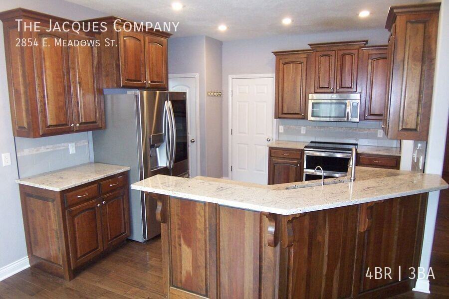 2854 E Meadow St - Photo 6 of 19