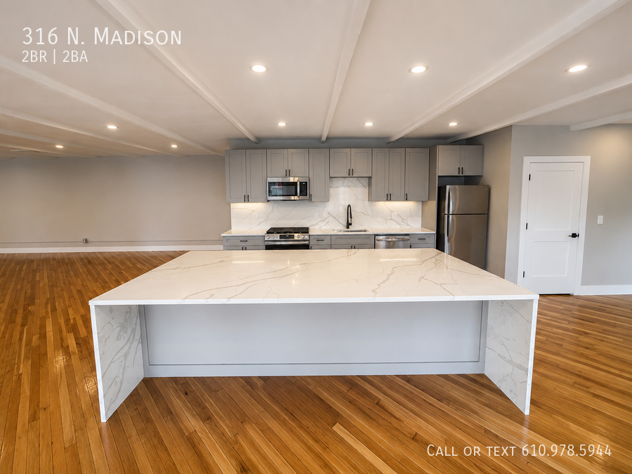 316 N Madison St - Photo 5 of 21