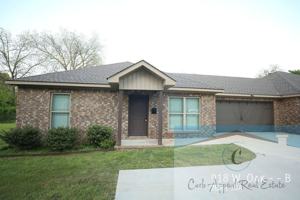 featured image of 918 W Oak Ave #B