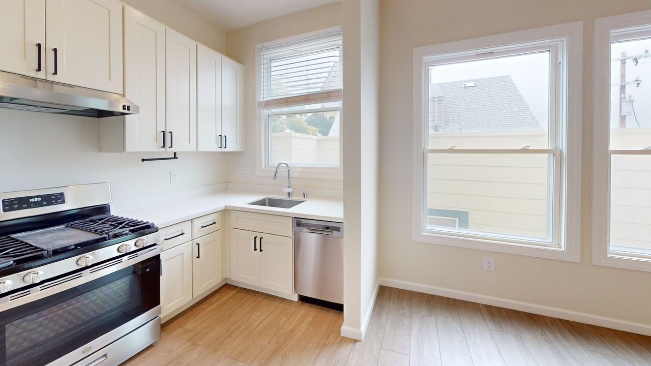 40 Tiffany Ave #6 - Photo 5 of 12