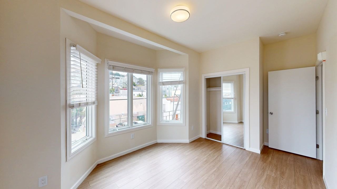 40 Tiffany Ave #6 - Photo 6 of 12