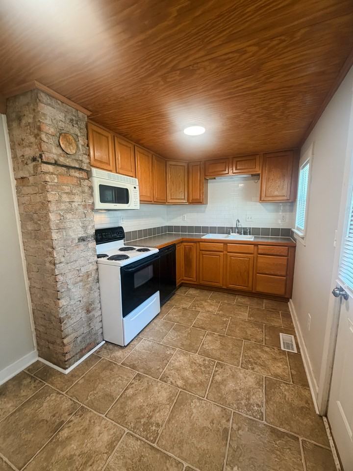 832 Sherman St #NA - Photo 3 of 7