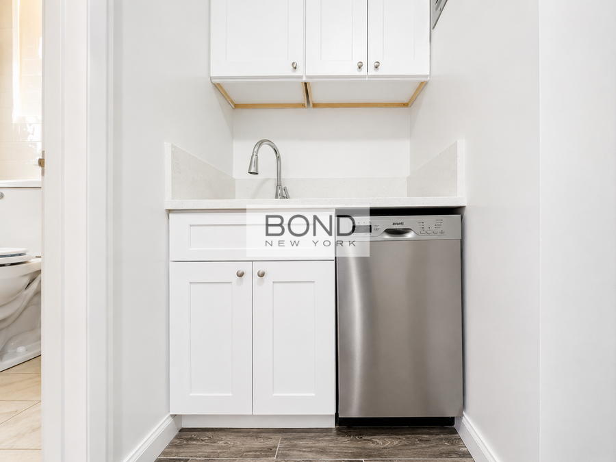 255 W 12th St #W - Photo 3 of 9
