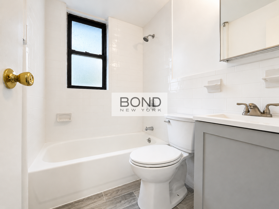 255 W 12th St #W - Photo 4 of 9